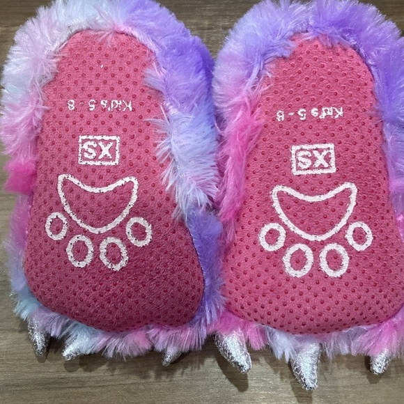 $1 Toddler Colorful Fuzzy Claw Slippers - Picture 2 of 4